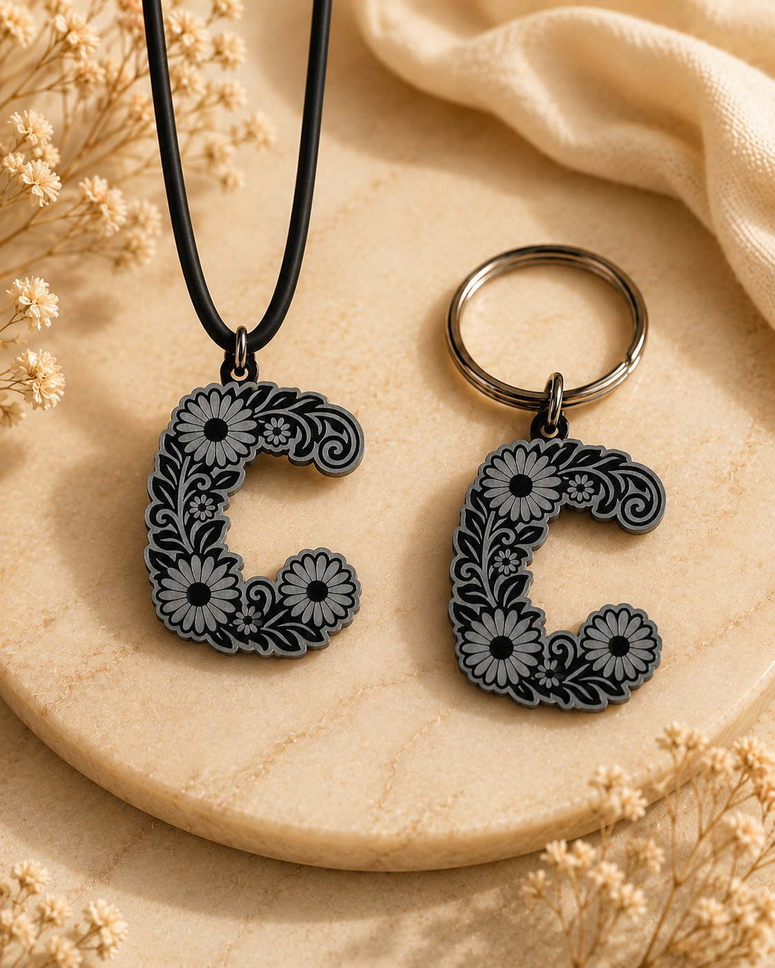 Medalion / breloc din acrilic cu design floral