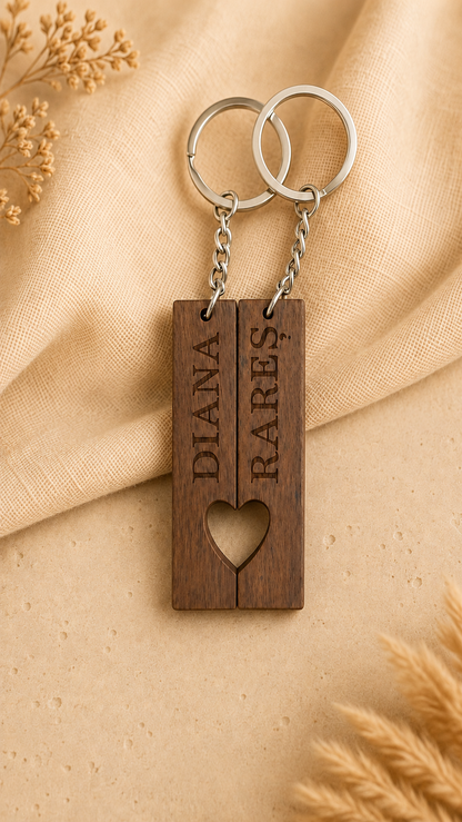 Set brelocuri de cuplu din lemn personalizat