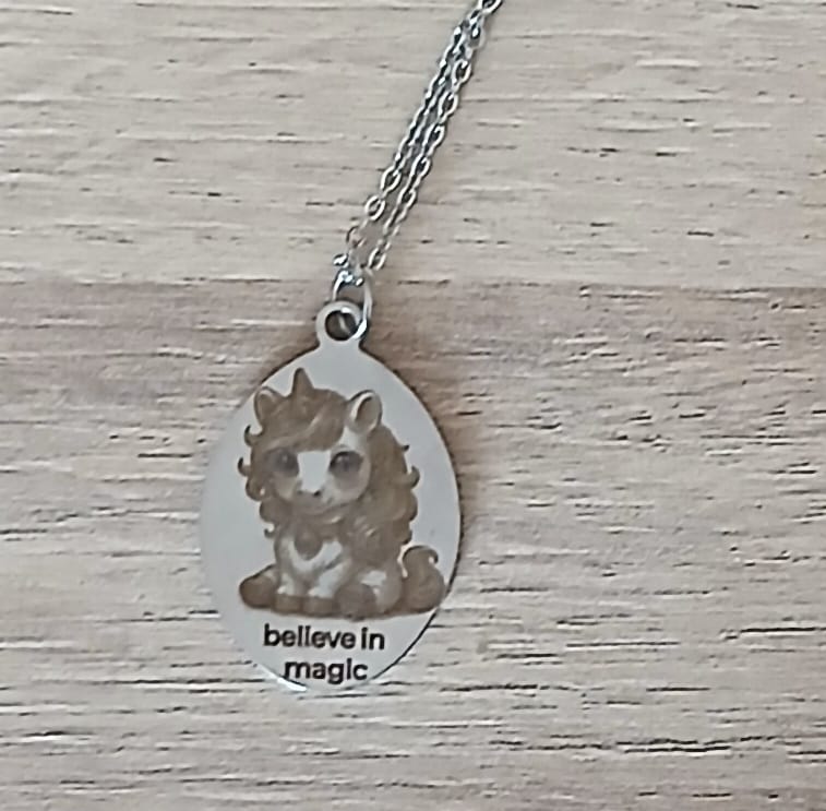 Lănțișor personalizat cu pandantiv oval gravat