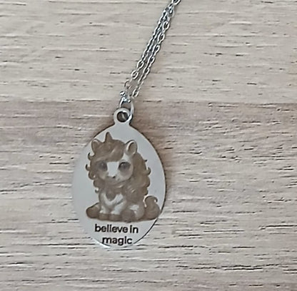 Lănțișor personalizat cu pandantiv oval gravat