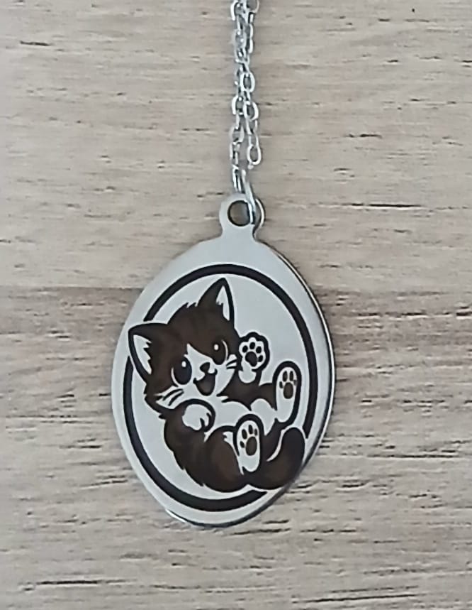 Lănțișor personalizat cu pandantiv oval gravat
