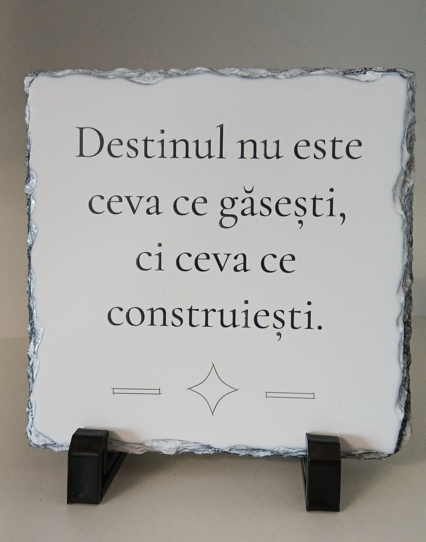 Placă de ardezie cu mesaj motivațional