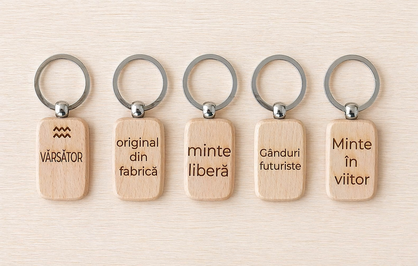 Breloc din lemn personalizat cu zodie
