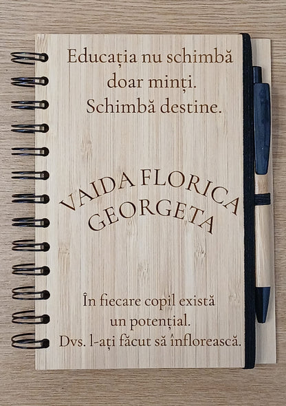 Carnet din bambus cu pix, personalizat pentru cadre didactice