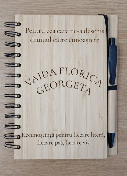 Carnet din bambus cu pix, personalizat pentru cadre didactice