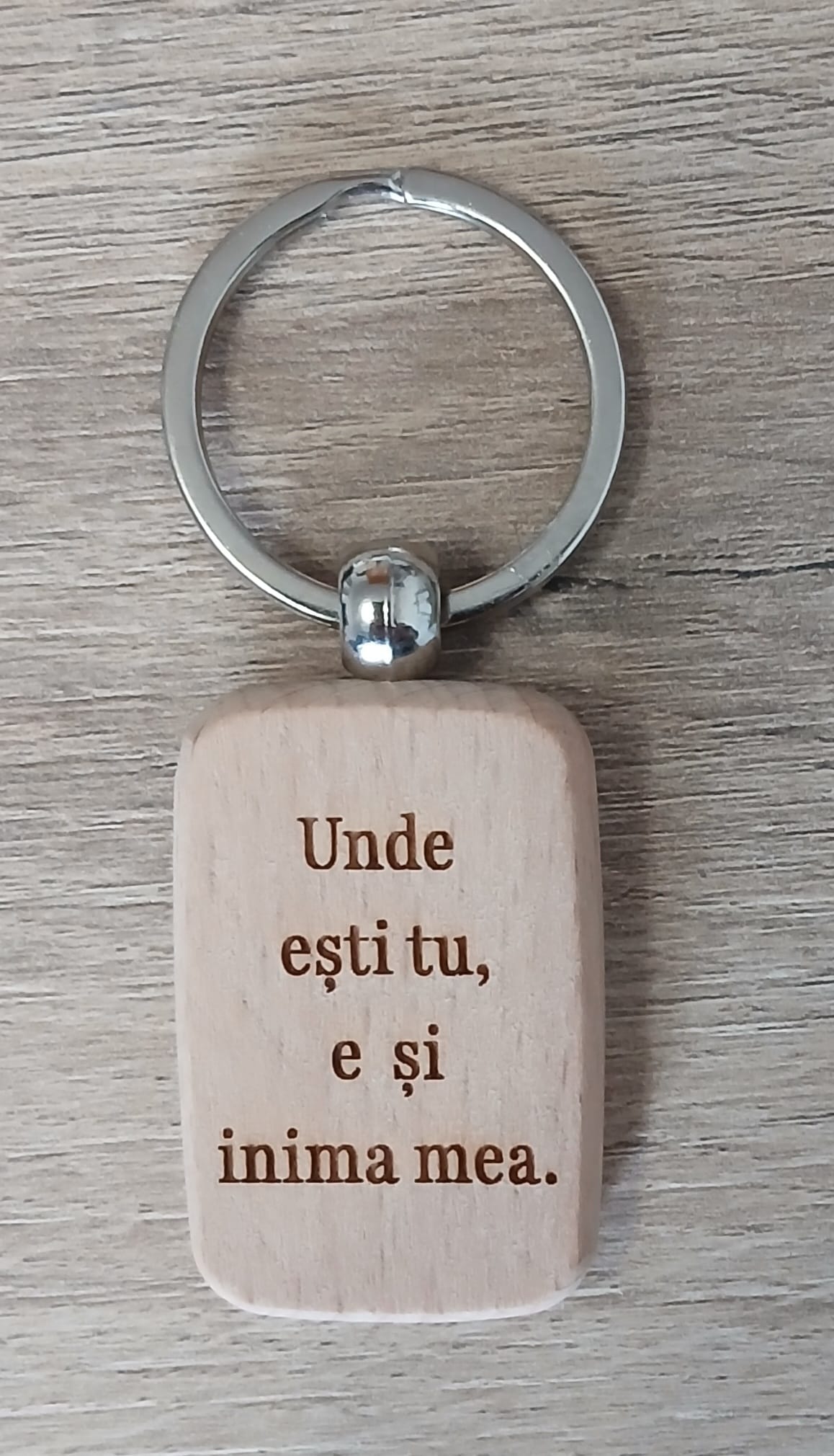 Breloc din lemn, personalizat pentru cuplu