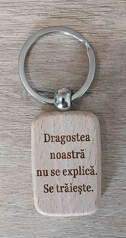 Breloc din lemn, personalizat pentru cuplu