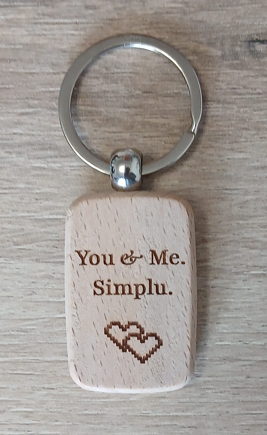 Breloc din lemn, personalizat pentru cuplu