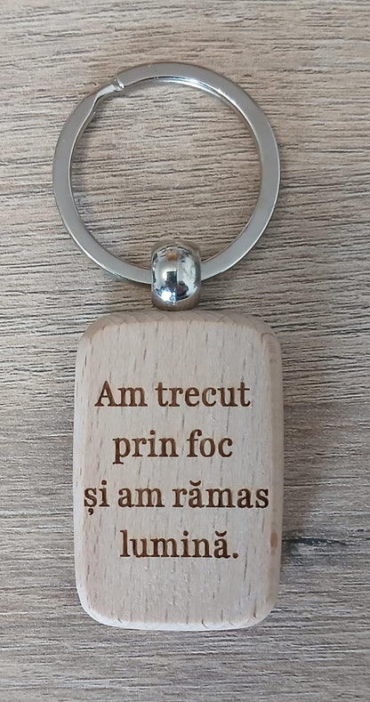 Breloc din lemn, personalizat pentru cuplu