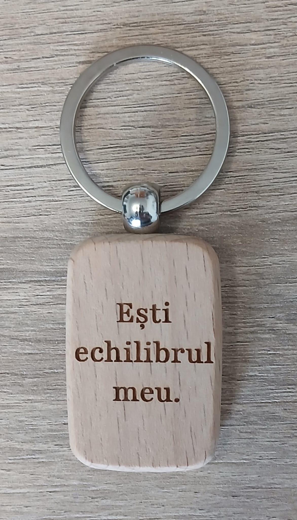 Breloc din lemn, personalizat pentru cuplu